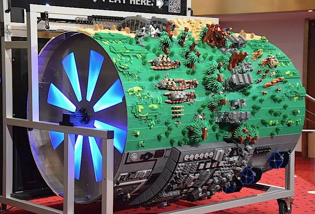 Гигантская Диорама «Lego Star Wars» воспроизводит саундтрек из фильма «Звездные войны» (видео)