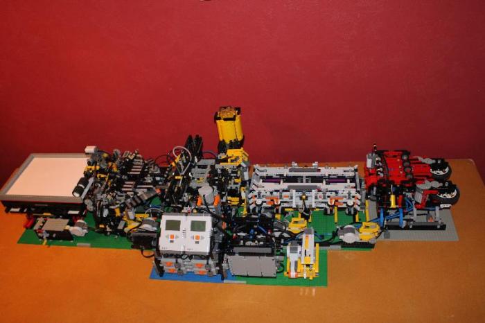 LEGO конвейер для производства и запуска бумажных самолетиков (видео)