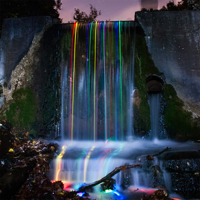 Полуночные радужные водопады «Neon Luminance» от Sean Lenz и Kristoffer Abildgaard