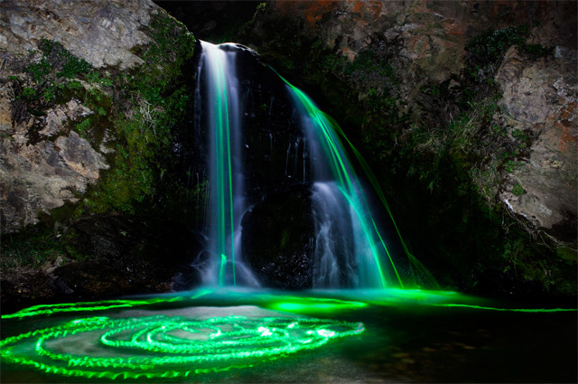Полуночные радужные водопады «Neon Luminance»