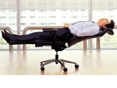 Офисное кресло – кровать «Lay Flat»
