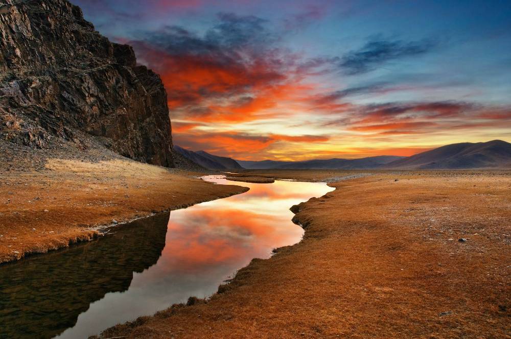Потрясающий закат, пустыня Гоби