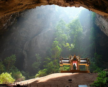 Храм в пещере, Таиланд