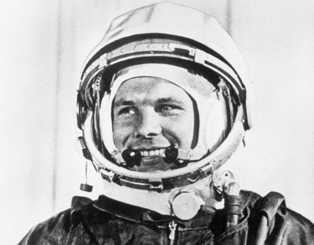 Ю. А. Гагарин впервые в мире совершил орбитальный облёт планеты Земля
