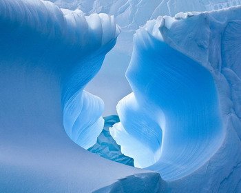 Голубая пещера изо льда, Антарктида