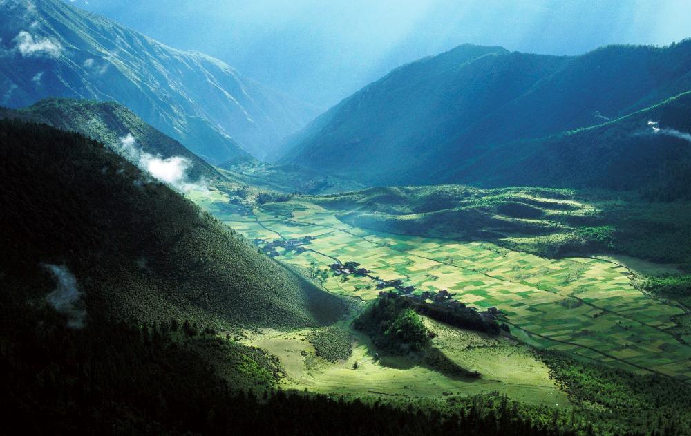 Поля на высоте 4000 метров над уровнем моря, Тибет