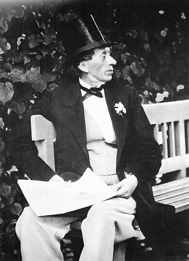    (. Hans Christian Andersen)