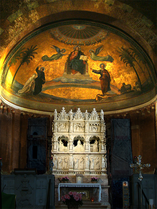 Средневековая рака с мощами св. Августина в Чьельдоро, Павия